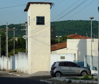 Policia Civil prende dupla que lançou droga sobre teto da carceragem da 20ª Coorpin