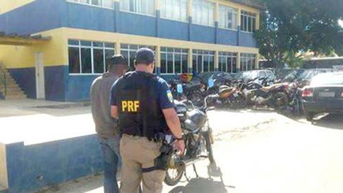 Chapada: Sem CNH, alcoolizado e com deficiência visual motociclista é detido pela PRF