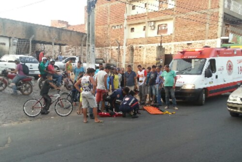 Motociclista tenta desviar de cachorro e acaba caindo na Av. Centenário em Brumado