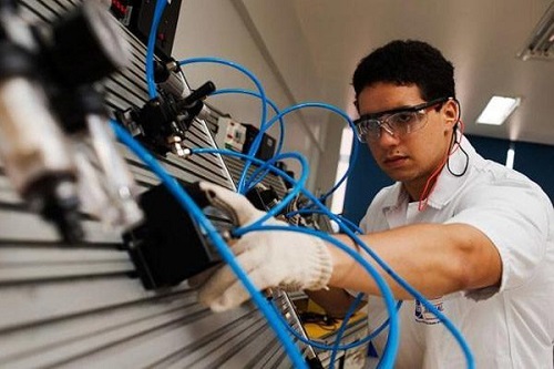 Mais de 2 mil vagas para cursos são abertas pelo Pronatec na BA; programa prevê pagamento de bolsa