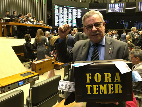 No facebook, Waldenor manifesta voto pela saída de Temer
