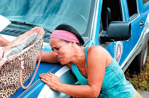 Manicure que perdeu três filhos para o tráfico é agredida em velório de caçula