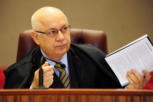 Teori determina que Moro envie investigações sobre Lula para o STF