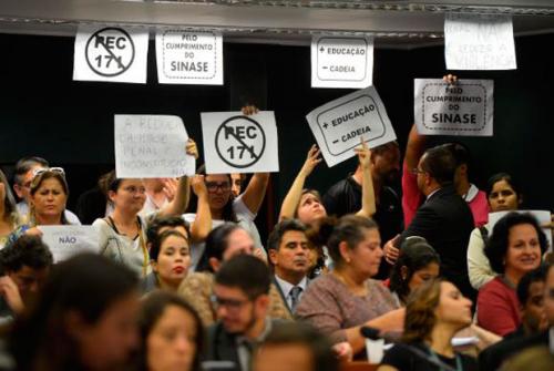Comissão da Câmara aprova proposta de redução da maioridade penal