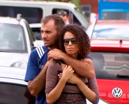 Brasília: Homem armado com facas faz mulher refém