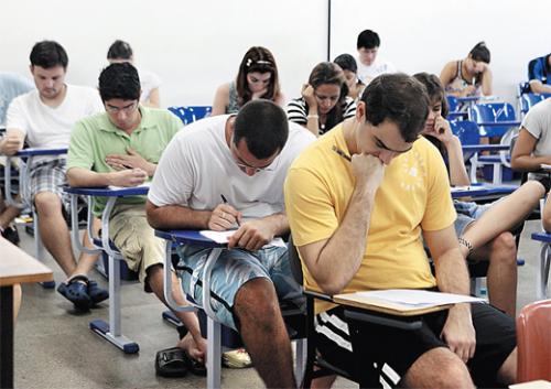 Prefeitura na Bahia abre concurso com salários de até R$ 8.500