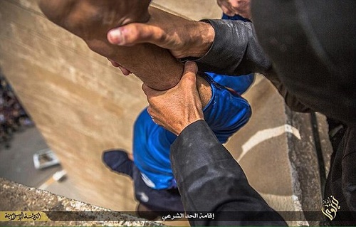 Estado Islâmico joga dois homens gays de prédio como punição