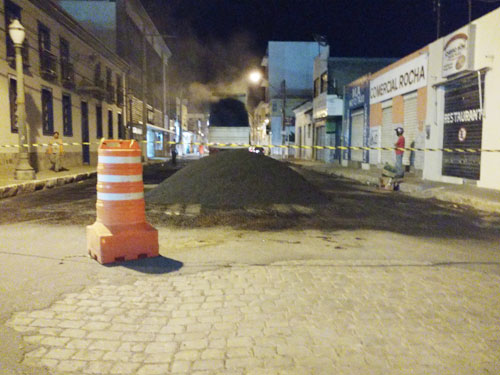 Prefeitura realiza recapeamento asfáltico na Exupério Pinheiro em Brumado