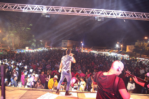 Rio do Antônio está em festa: Primeira noite foi um sucesso; hoje tem Psirico e outras atrações