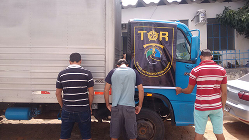 Guarnição do TOR recupera caminhão roubado durante blitz em Rio do Antônio; três pessoas foram conduzidas para a delegacia