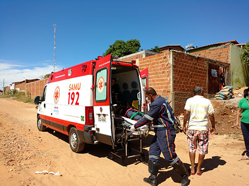 Rua em péssimo estado provoca acidente no Bairro Jardim de Alah em Brumado