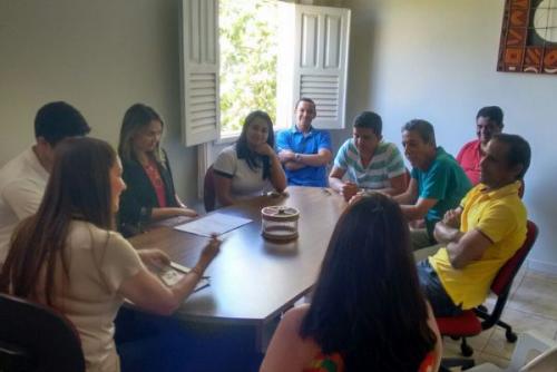 Torcedores Palmeirenses de Caetité farão campanha de doação de brinquedos para compensar incidente com árvore de natal