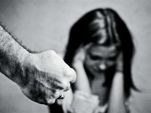 Queixas de violência doméstica pelo 180 aumentam 133% este ano em relação a 2015