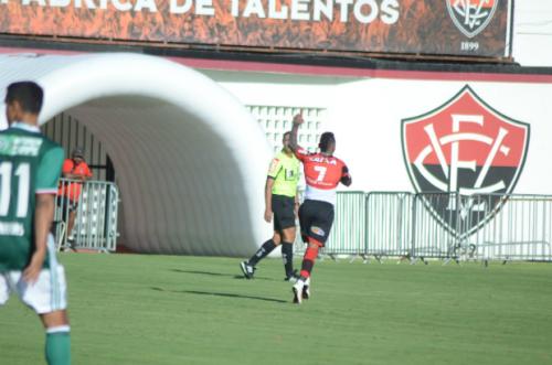 Vitória perde do Palmeiras, mas escapa do rebaixamento