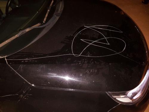 Vândalos riscam 7 veículos em Rio de Contas e ficam impunes por falta de delegado 