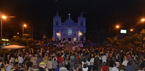 Missa de Corpus Christi reúne centenas de fiéis em Brumado