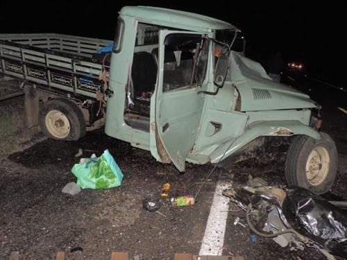 Acidente mata pai e quatro filhos; carro ficou irreconhecível