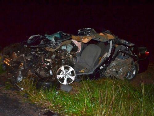 Acidente mata pai e quatro filhos; carro ficou irreconhecível