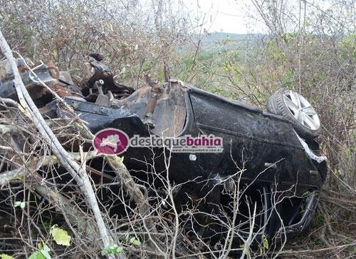 Ao retornar da festa do São Pedro de Aracatu duas pessoas morrem em acidente na BA - 262