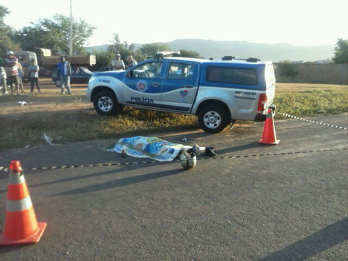 Homem morre ao cair de motocicleta na entrada de Paramirim