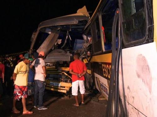 Confirmadas seis mortes na colisão entre ônibus escolares em Alagoas
