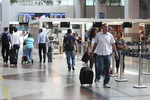 Aumento da oferta de voos fortalece turismo na Bahia durante o verão