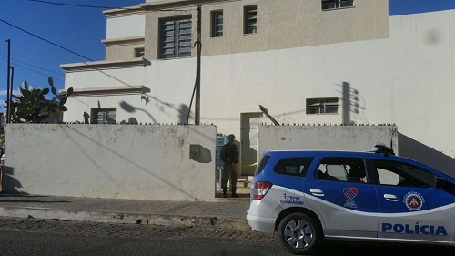 Bandidos arrombam agência dos correios em Guanambi e atendimento é suspenso