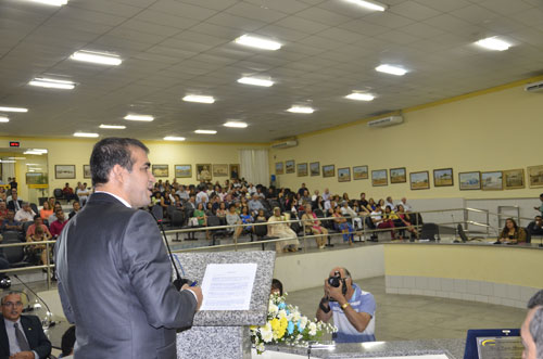 Câmara de Vereadores entrega títulos de cidadão brumadense em sessão solene