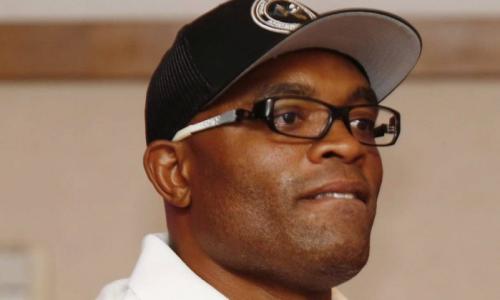 Anderson Silva está 'surpreso' com acusação de doping e garante 'inocência', diz médico.