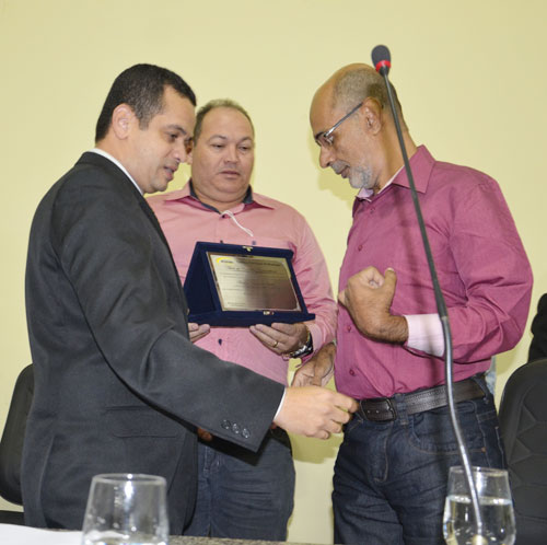Ex-radialista Anselmo Soares recebe titulo de Cidadão Brumadense; “Foi feito justiça” diz Carlos Silva