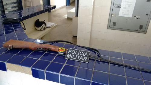 Polícia Militar apreende arma de fogo no bairro Baraúnas