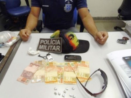 Policia realiza apreensão de drogas e prende dois suspeitos