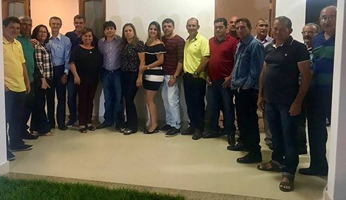 Prefeito de Aracatu recebe em sua residência a visita do Deputado Federal Sérgio Brito