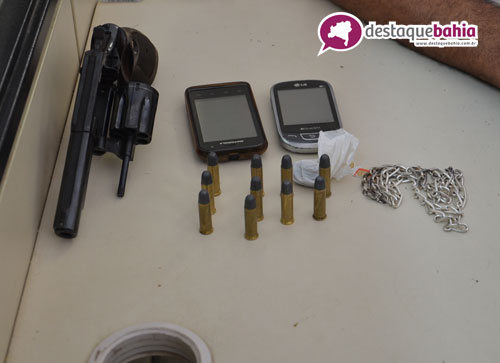 Arma, celulares e drogas são encontradas com suspeitos de terem praticado assalto na Agrossolo