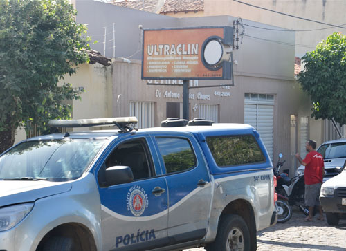 Bandidos assaltam clínica na Aureliano de Carvalho em Brumado