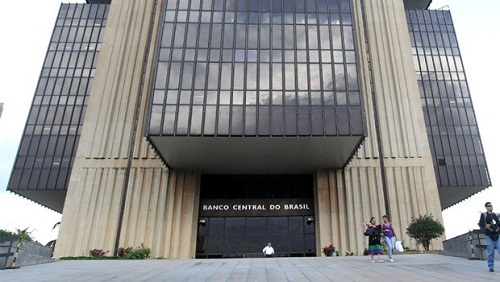 Mercado projeta queda da economia em 3,2% e inflação em 7,31% este ano