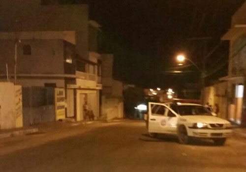 Noite tensa: Tiros em diversos bairros e assalto no centro da cidade