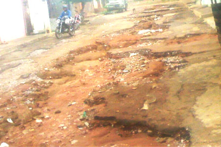 Ruas intransitáveis no Bairro Baraúnas, moradores cobram providencia da prefeitura