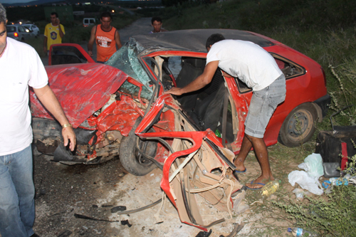 Colisão frontal entre dois veículos deixa duas vítimas fatais em Brumado