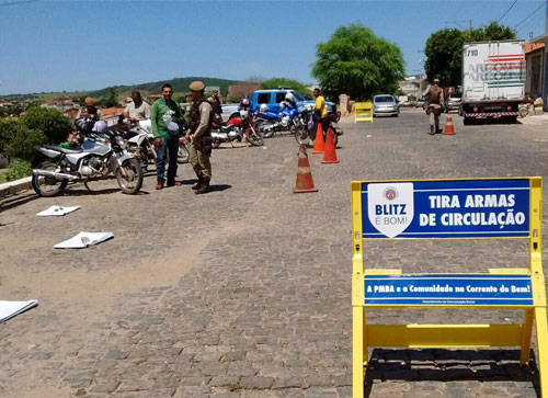 Com o tema 'blitz é bom' a polícia de Brumado intensifica as abordagens à veículos