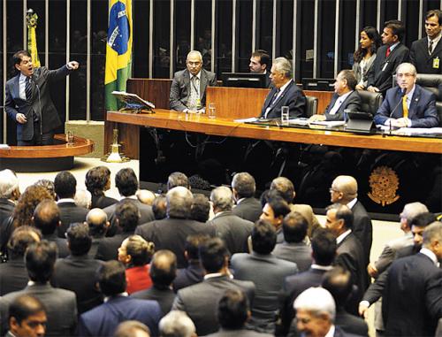 Após demissão, Cid Gomes diz que combate à corrupção afasta Dilma de aliados