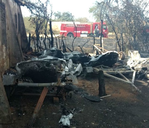 Conquista: incêndio atinge oficina e destrói 9 motos aquáticas, 2 lanchas e carro 