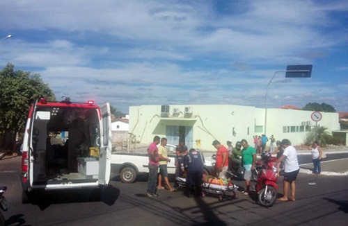 Colisão na Av. João Paulo I em Brumado deixa mulher gravemente ferida