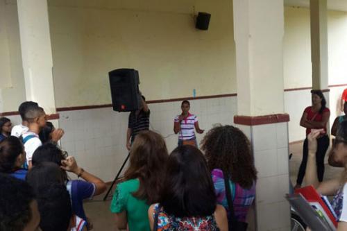 Terceirizados paralisam atividades por atraso de salários em Caculé