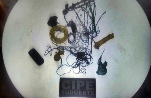 Polícia Civil e CIPE Sudoeste realizam revista na carceragem na delegacia de Brumado