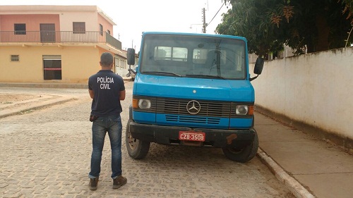 Polícia Civil recupera mais um caminhão roubado em Livramento
