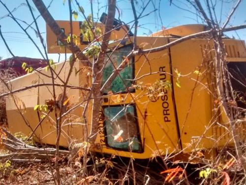 Carro-forte capota após disparo durante assalto no município de Coribe