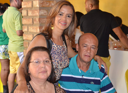 Amigos e familiares estiveram presentes no aniversário mais que especial de Alexandra Cardoso