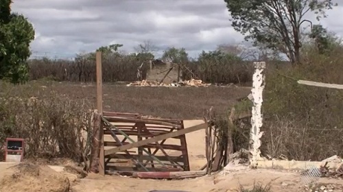 Conquista: Família tem casa demolida por trator; Polícia investiga crime