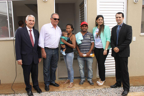 Residências dos Conjuntos Brisa I e II foram entregues; prefeito participou da cerimônia
